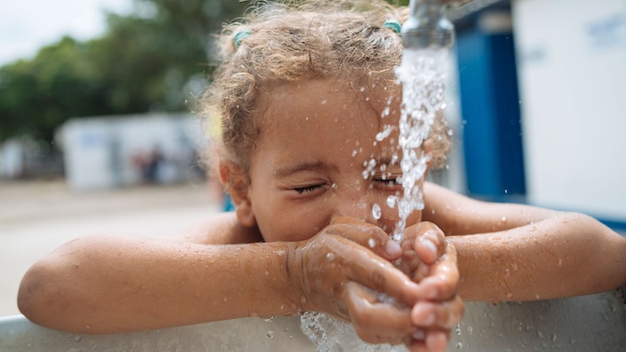 Raddoppiano le giornate di caldo estremo nel mondo: i rischi per i bambini in un rapporto dell'Unicef