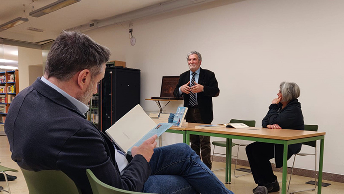 Una magnifica serata alla Biblioteca civica di Pinzolo con l’ultimo libro di Goffredo Palmerini “Ti racconto così”